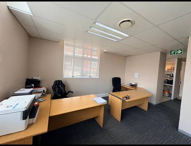 117M² OFFICE TO LET IN DAINFERN